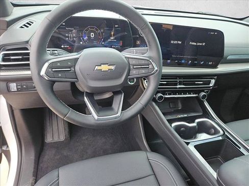 Used 2026 Chevrolet Traverse LT w/ Sun and Wheel Package FWD image 19