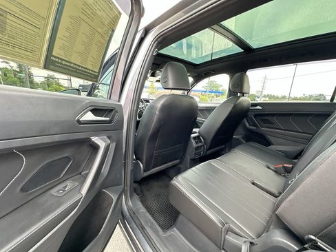 Used 2022 Volkswagen Tiguan SE R-Line FWD image 17