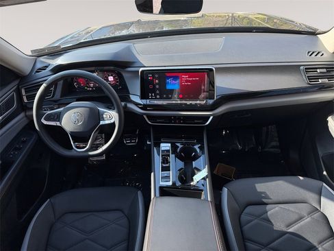 Used 2024 Volkswagen Atlas Peak Edition SE image 10