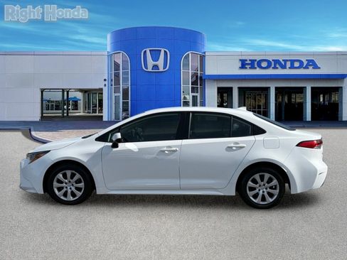 Used 2023 Toyota Corolla LE FWD image 3