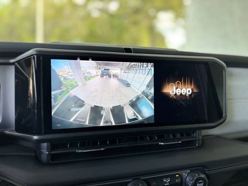 Used 2024 Jeep Wrangler Unlimited Sahara AWD/4WD image 20