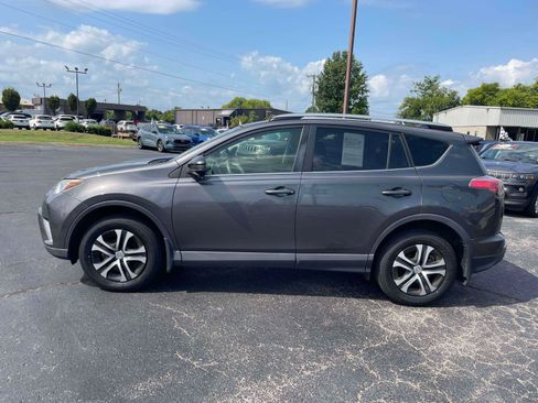 Used 2017 Toyota RAV4 LE AWD/4WD image 4