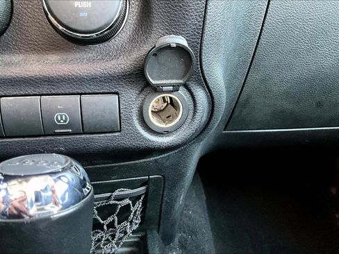 Used 2018 Jeep Wrangler Unlimited Sahara w/ Connectivity Group AWD/4WD image 18