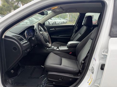 Used 2022 Chrysler 300 Touring w/ Sport Appearance Package RWD image 10