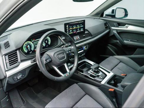 Used 2024 Audi Q5 e Premium Plus w/ Premium Plus Package AWD/4WD image 17