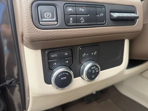 Used 2021 GMC Yukon XL Denali AWD/4WD image 18