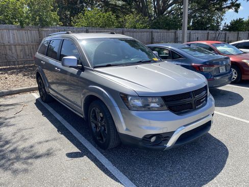 Used 2019 Dodge Journey Crossroad w/ Driver Convenience Group FWD image 5