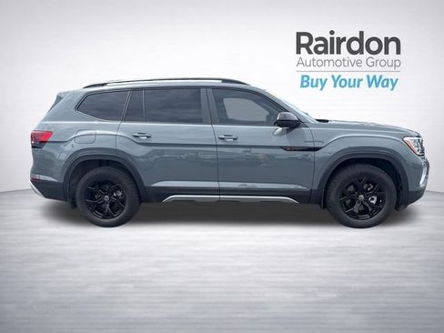 Used 2025 Volkswagen Atlas Peak Edition SE AWD/4WD image 8