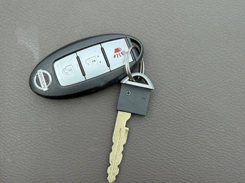 Used 2021 Nissan Rogue S image 20