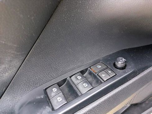 Used 2019 Toyota Camry SE image 9