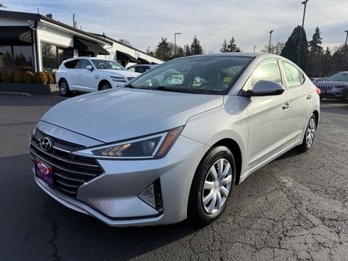 Used 2019 Hyundai Elantra SE image 2