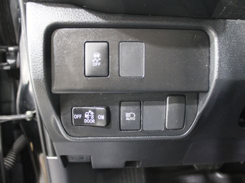 Used 2020 Toyota Tacoma SR image 8