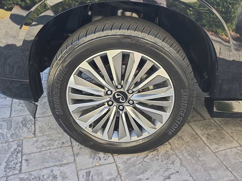 Certified 2025 INFINITI QX80 Sensory image 8