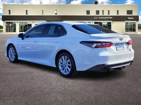 Used 2021 Toyota Camry LE w/ Cold Weather Package image 5