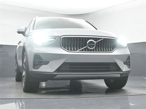 Used 2024 Volvo XC40 B5 Plus image 36