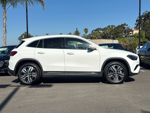 Certified 2025 Mercedes-Benz GLA 250 4MATIC image 2