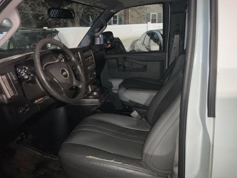 Used 2020 Chevrolet Express 2500 image 3