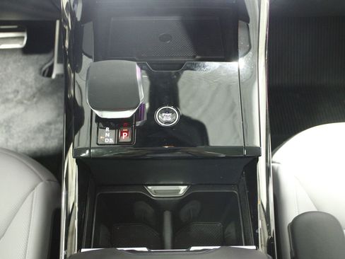 Used 2025 Land Rover Range Rover Sport Dynamic SE image 37