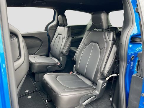 New 2026 Chrysler Pacifica Select image 23