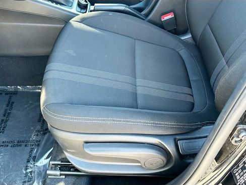 Used 2025 Hyundai Venue SEL FWD image 18