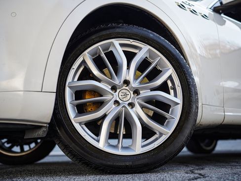 Used 2022 Maserati Levante GT image 17