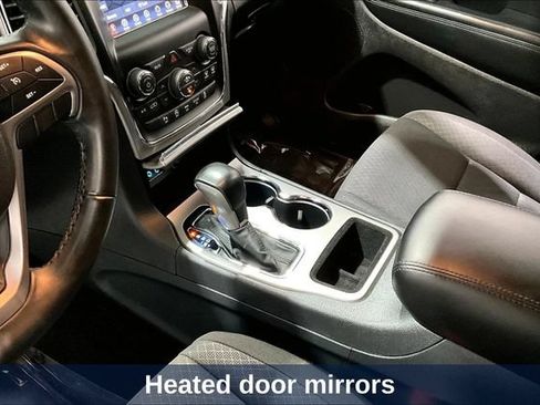 Used 2020 Jeep Grand Cherokee Laredo AWD/4WD image 24