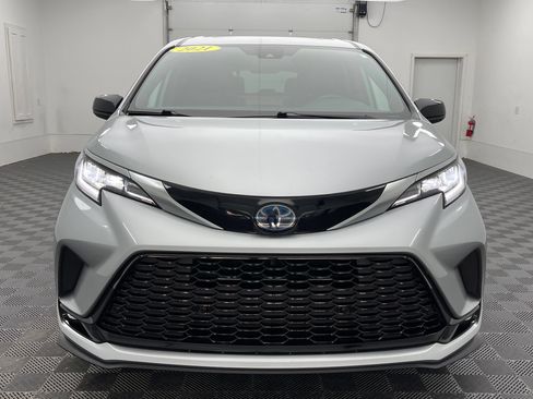 Used 2021 Toyota Sienna XSE w/ XSE Plus Package AWD/4WD image 15