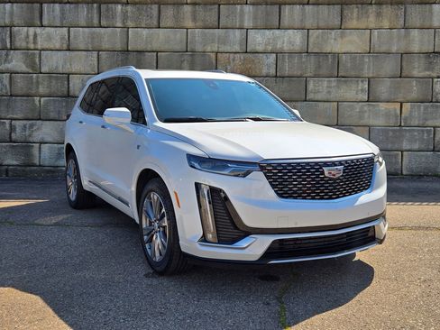 Used 2022 Cadillac XT6 Premium Luxury image 8