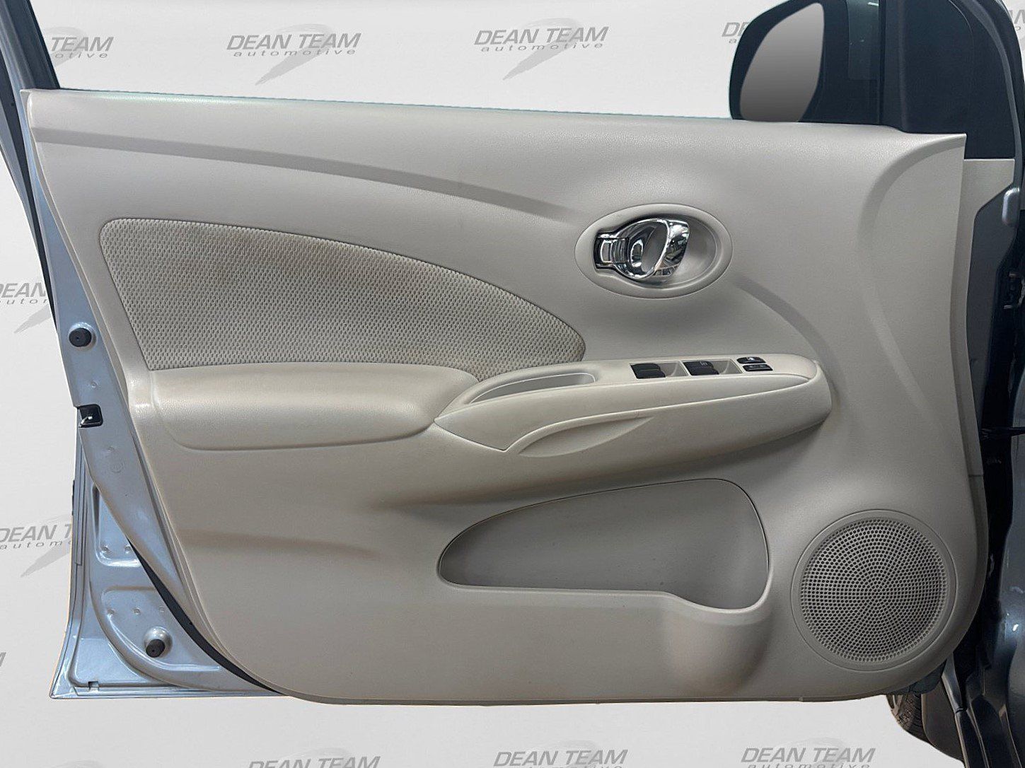 Used 2012 Nissan Versa FWD image 17