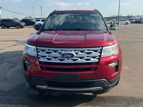 Used 2018 Ford Explorer XLT w/ Equipment Group 201A AWD/4WD image 2