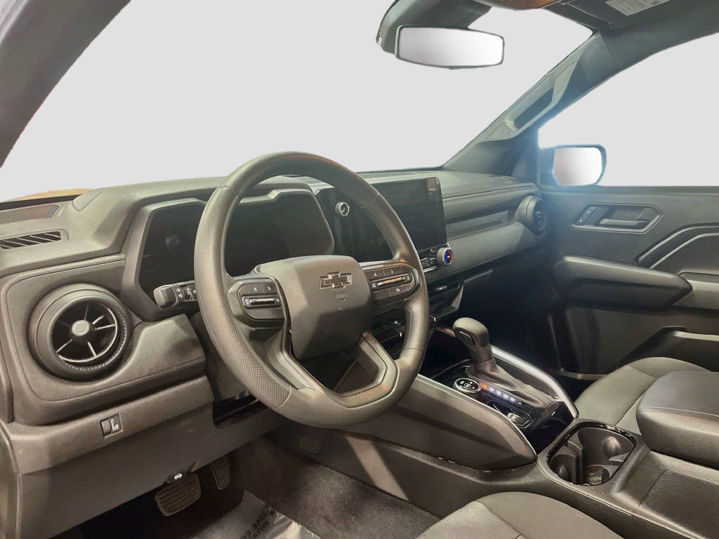 Used 2024 Chevrolet Colorado Trail Boss AWD/4WD image 9