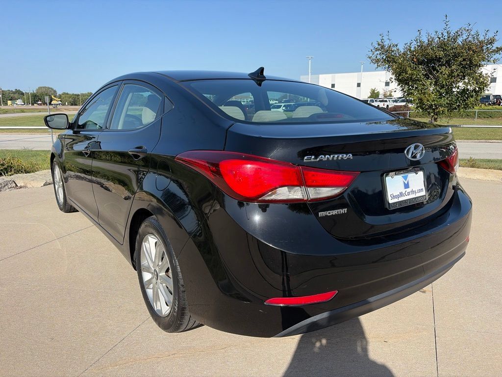 Used 2015 Hyundai Elantra SE w/ Option Group 02 FWD image 18