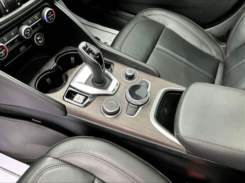 Used 2021 Alfa Romeo Giulia Ti w/ Active Assist 2 Package TI AWD/4WD image 18