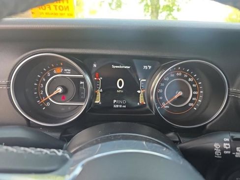 Used 2022 Jeep Wrangler Unlimited Sahara w/ LED Lighting Group AWD/4WD image 15