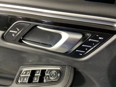 Used 2018 Porsche Macan Sport Edition image 23
