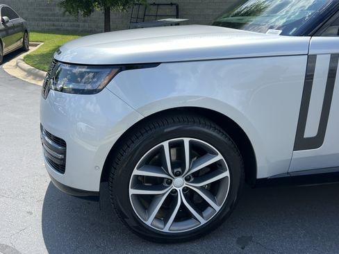 Certified 2025 Land Rover Range Rover SE AWD/4WD image 13