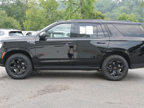Used 2026 GMC Yukon AT4 w/ AT4 Premium Plus Package AWD/4WD image 6