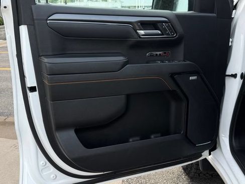 Used 2023 GMC Sierra 1500 AT4 w/ AT4 Preferred Package AWD/4WD image 8