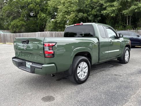Used 2022 Nissan Frontier SV w/ Technology Package RWD image 5