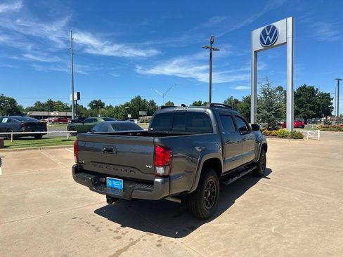 Used 2022 Toyota Tacoma SR5 w/ Technology Package RWD image 5