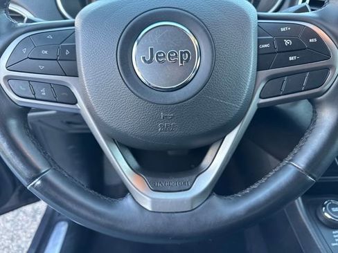 Used 2019 Jeep Cherokee Limited image 7