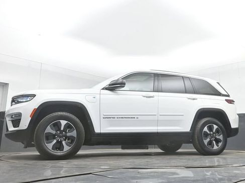 Used 2022 Jeep Grand Cherokee Limited 4xe w/ Luxury Tech Group II AWD/4WD image 46