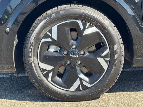 Certified 2024 Kia Niro Wind FWD image 36