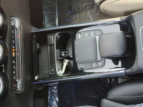 Used 2021 Mercedes-Benz GLB 250 4MATIC image 22