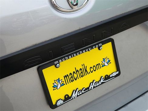 Used 2012 Toyota Sienna LE image 27