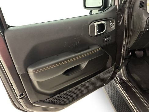 Used 2025 Jeep Wrangler Unlimited Sahara AWD/4WD image 13