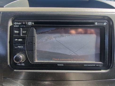 Used 2013 Toyota Sienna LE w/ Towing Pkg AWD/4WD image 24