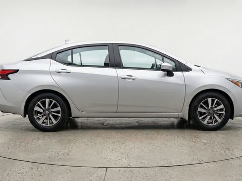 Used 2025 Nissan Versa SV FWD image 11