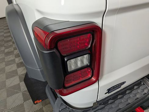 Used 2020 Jeep Gladiator Rubicon image 10