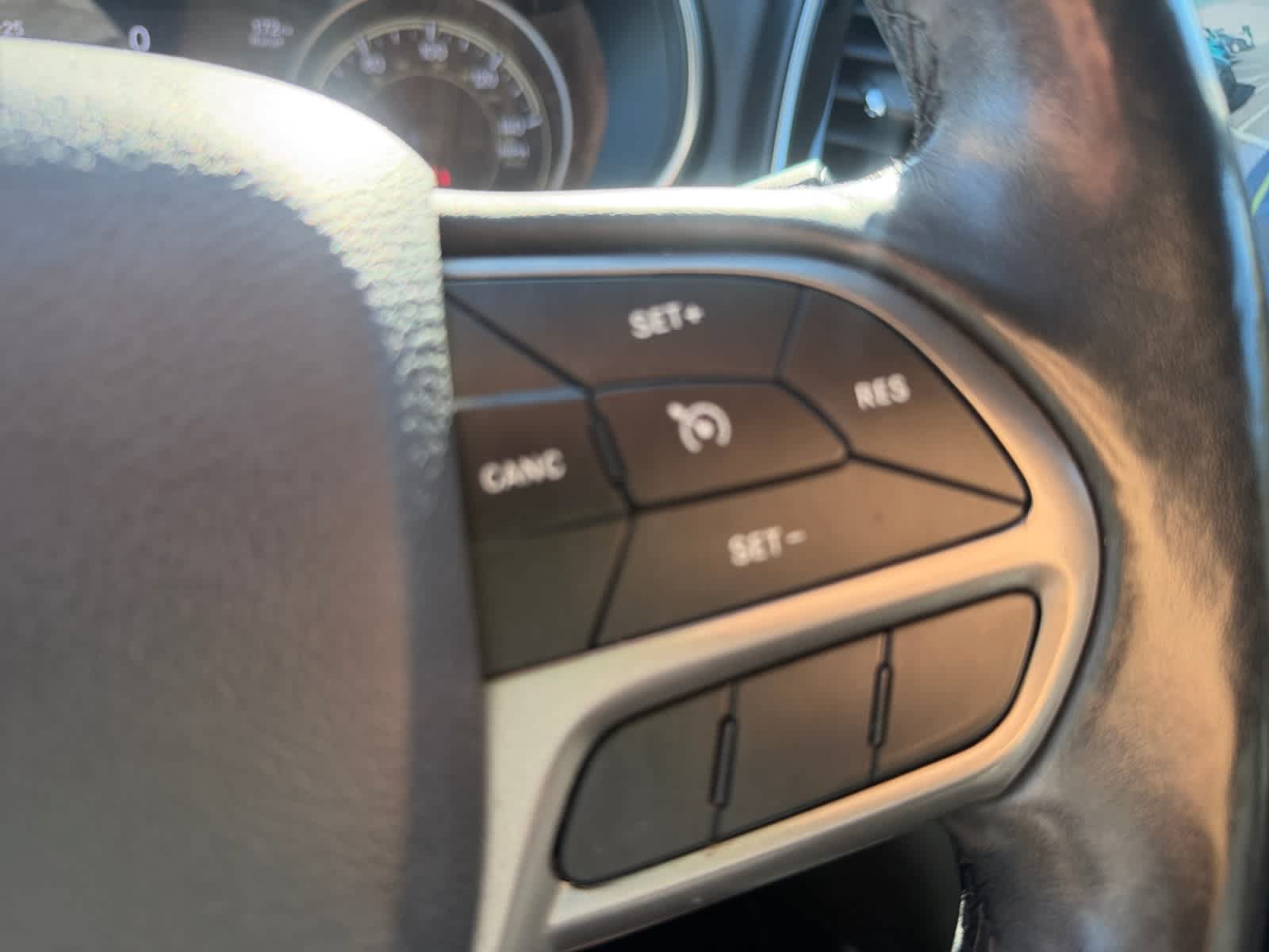Used 2020 Jeep Cherokee Limited AWD/4WD image 38